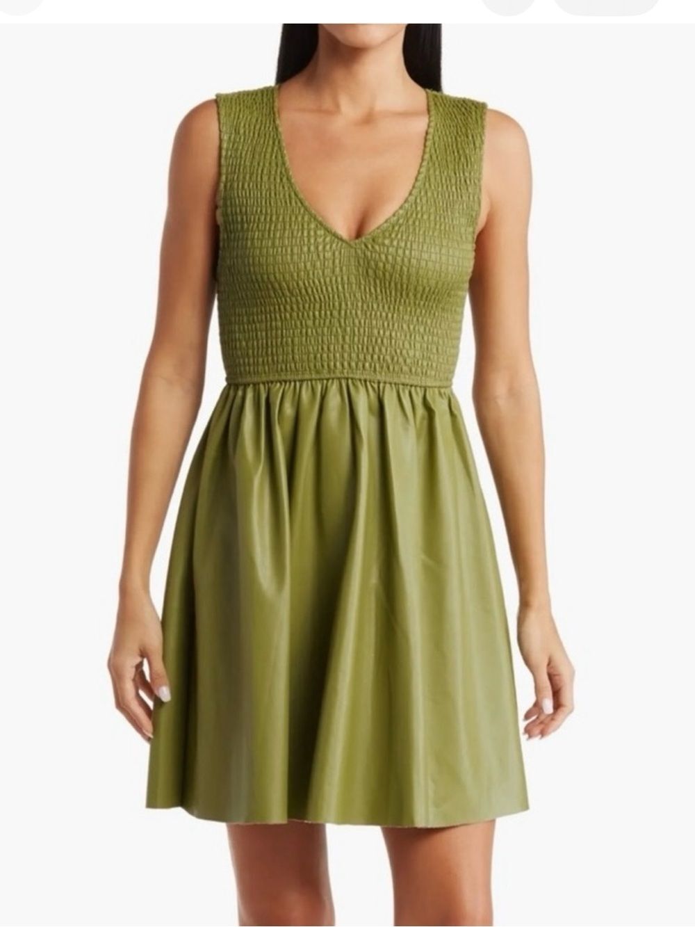 En Saison Green Smocked Mini Dress Raw Hem
Z21
